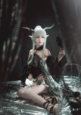 男生一边吃胸一边摸屁股视频