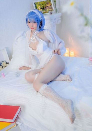 年轻的邻居的阿5
